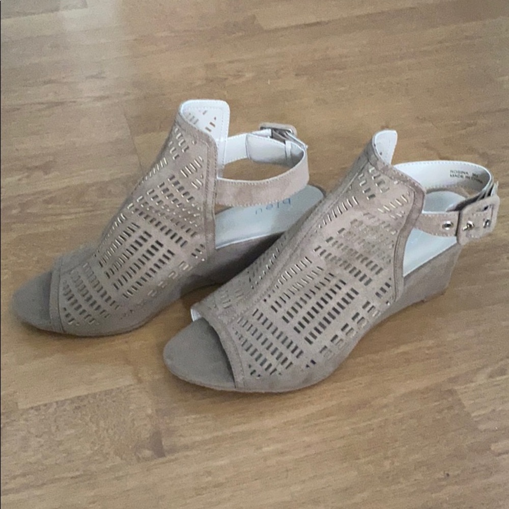 Via Bleu wedge sandals